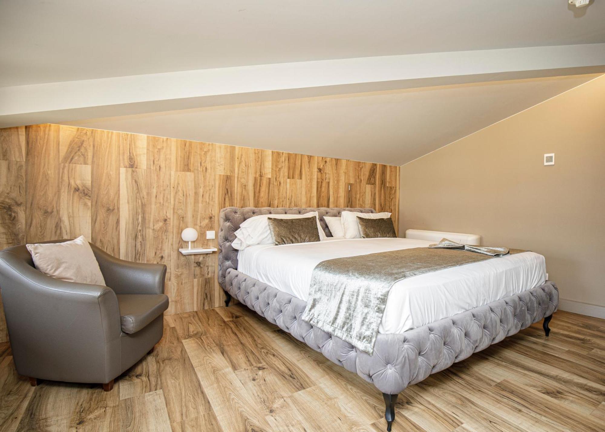 Les Clarisses Boutique Vic